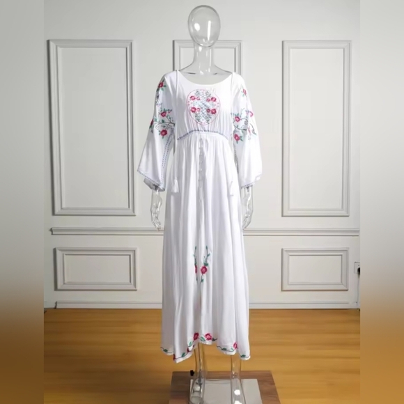 Elegant Reversible Floral Embroidered Long Sleeve Dress - Picture 5 of 16